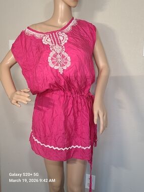 Gianni Bini Hot Pink Tunic with White Embroidery